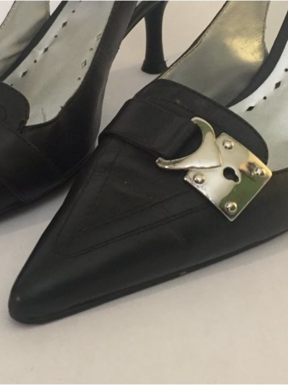 BCBG Black Pointed Toe Slingback heels with Metal Accent Sz 8.5M